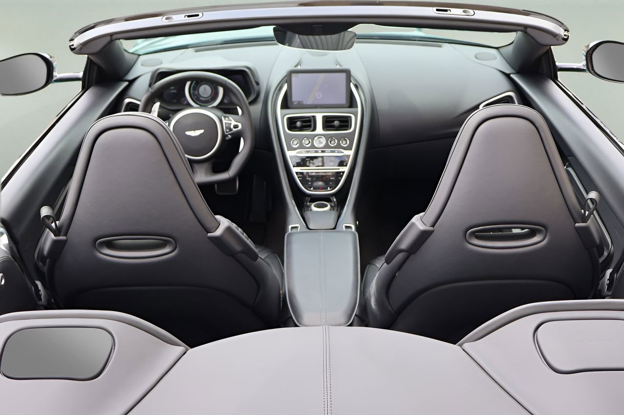 Used 2022 Aston Martin DB11 Volante RWD image 17