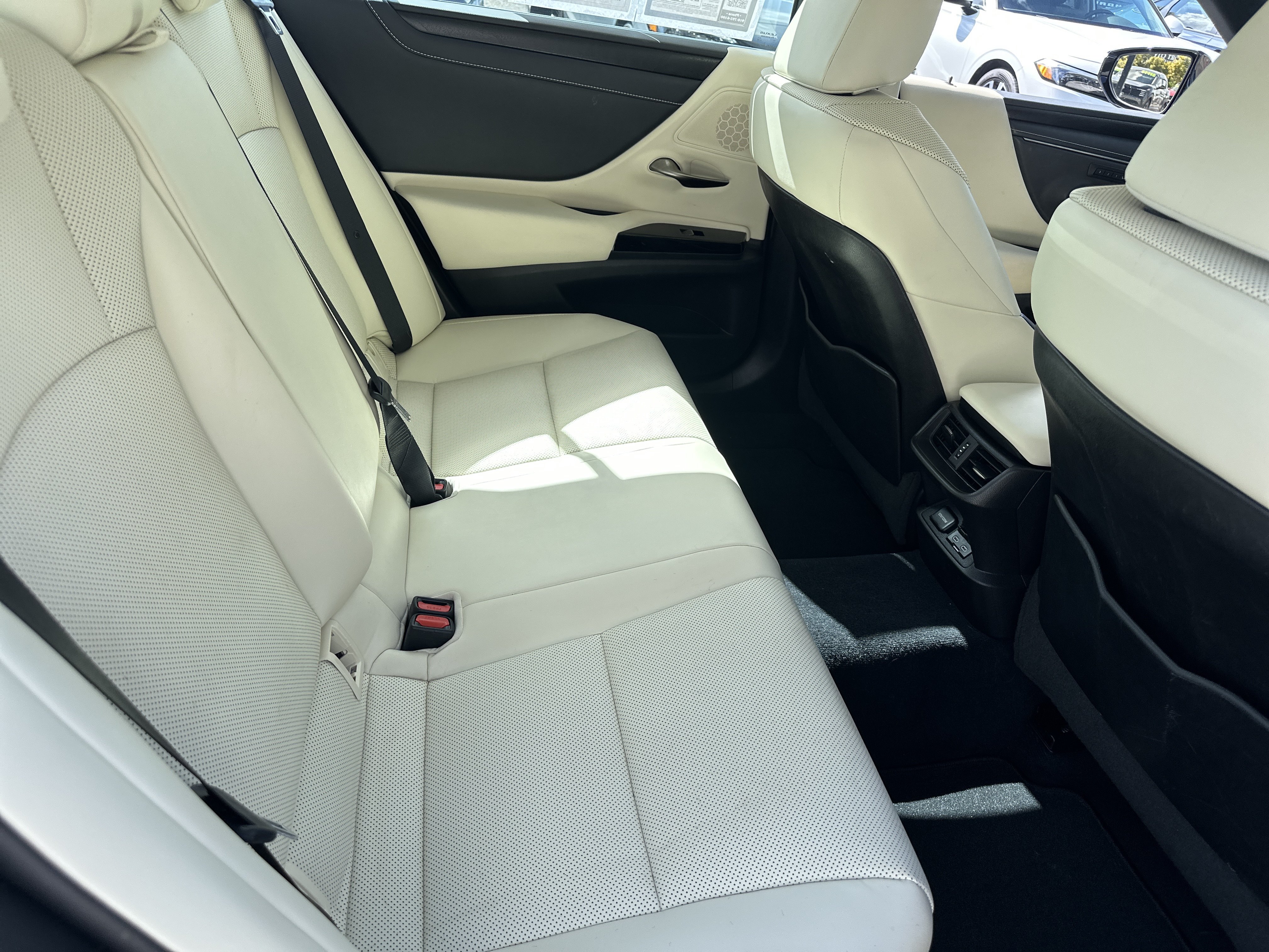Used 2022 Lexus ES 250 w/ Premium Package AWD/4WD image 6