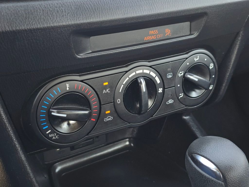 Used 2015 MAZDA MAZDA3 i Sport image 29