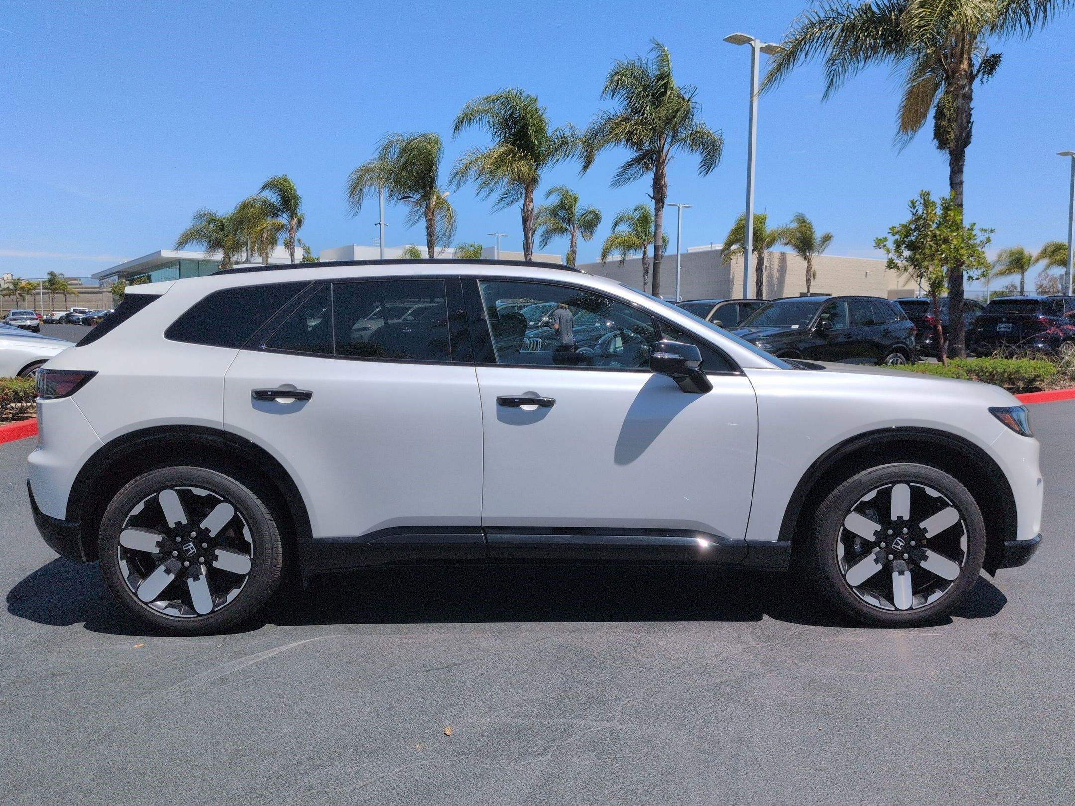 Used 2025 Honda Prologue Elite image 11