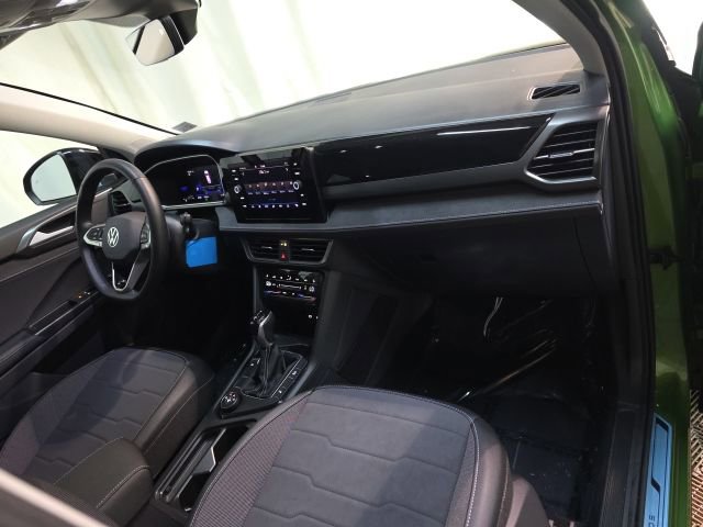 Used 2025 Volkswagen Taos SE image 35