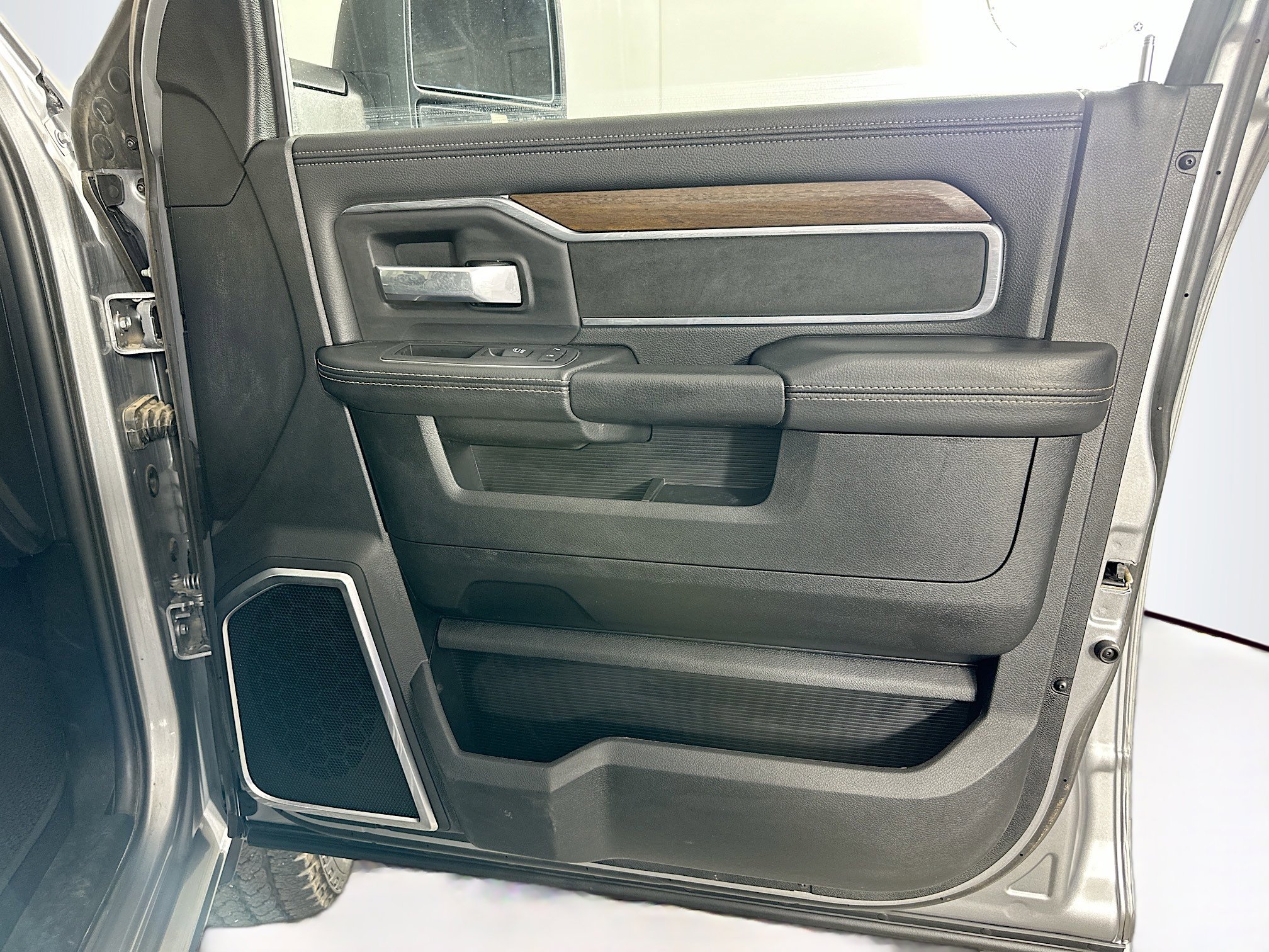 Used 2024 RAM 2500 Laramie w/ Safety Group image 31