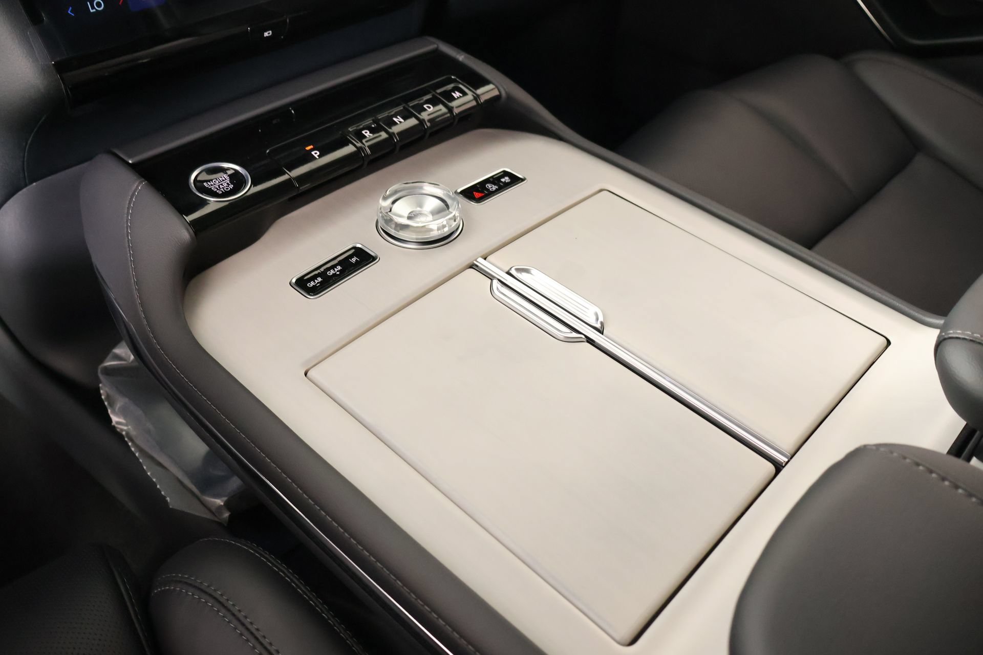 New 2026 Lincoln Navigator L Premier AWD/4WD image 9