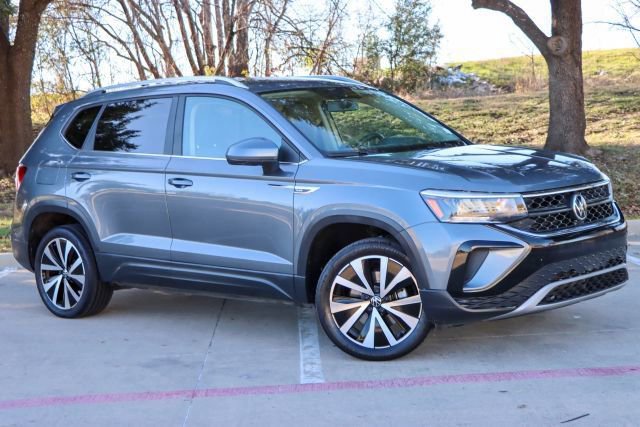 Used 2022 Volkswagen Taos SE image 1