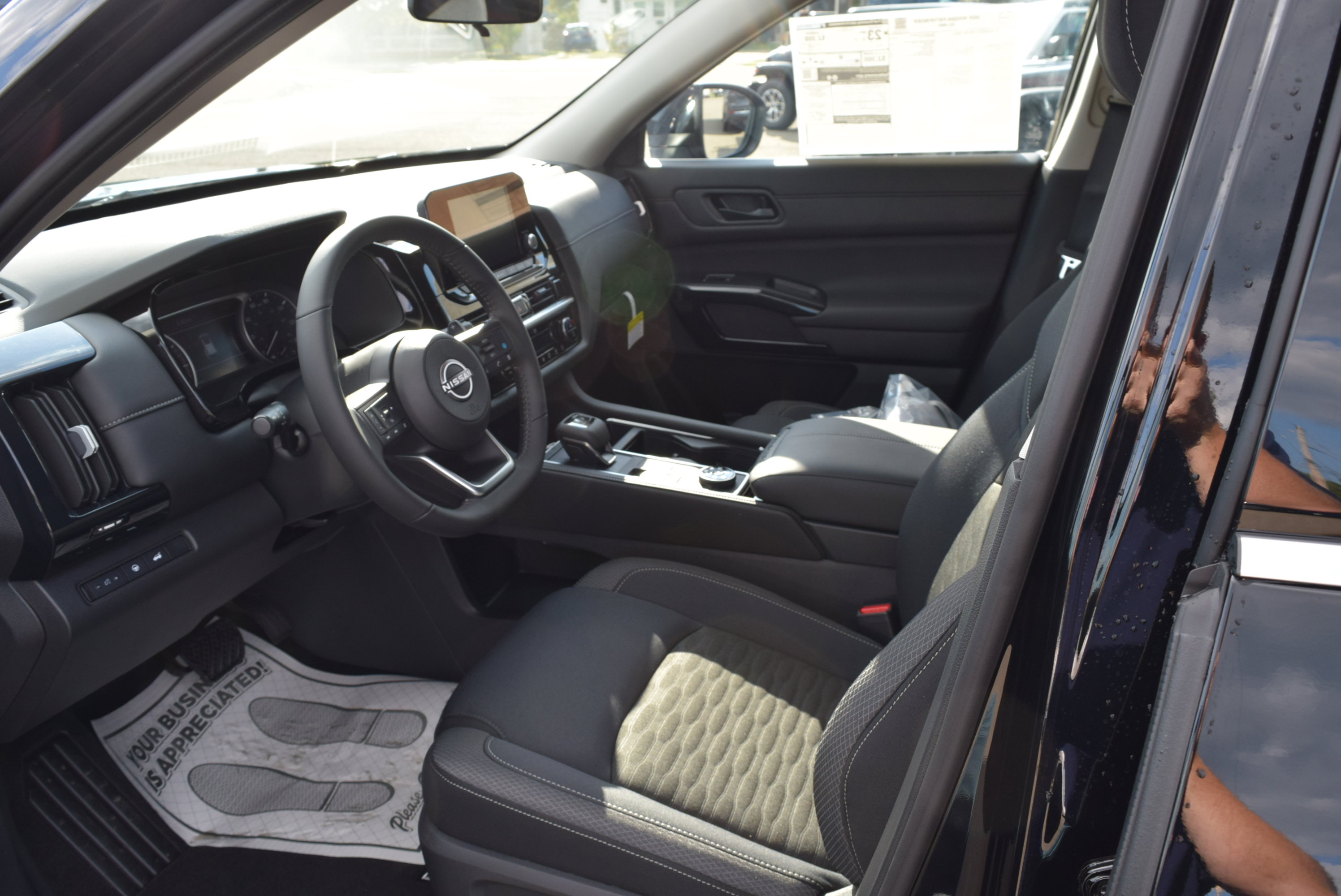 New 2025 Nissan Pathfinder SV w/ Black Appearance Package image 13