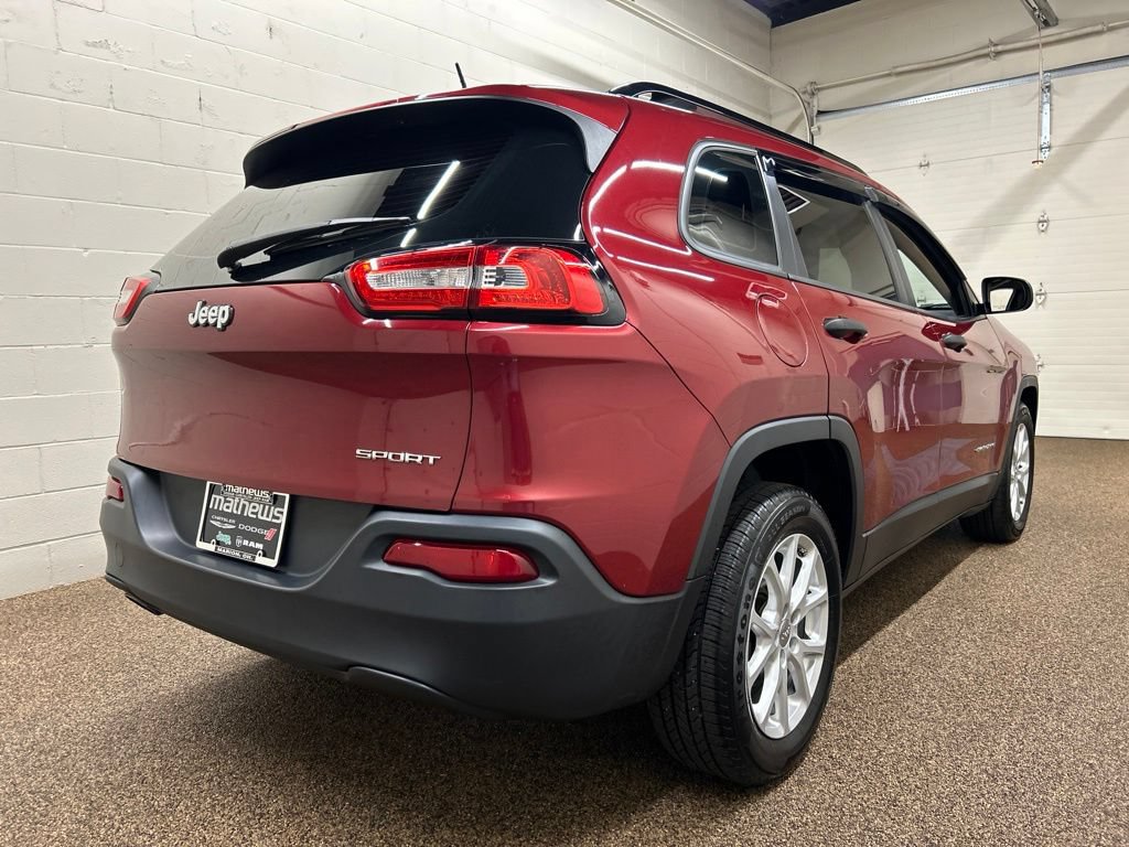 Used 2016 Jeep Cherokee Sport FWD image 2
