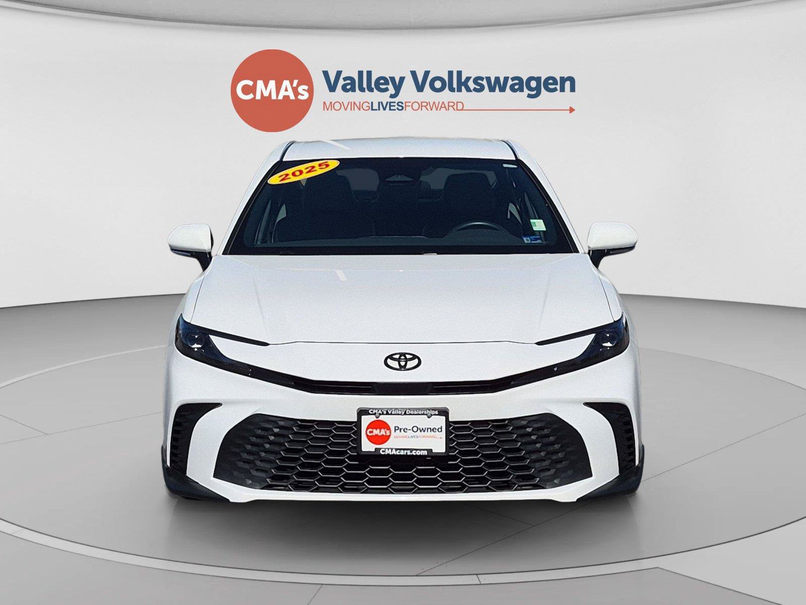 Used 2025 Toyota Camry SE FWD image 8
