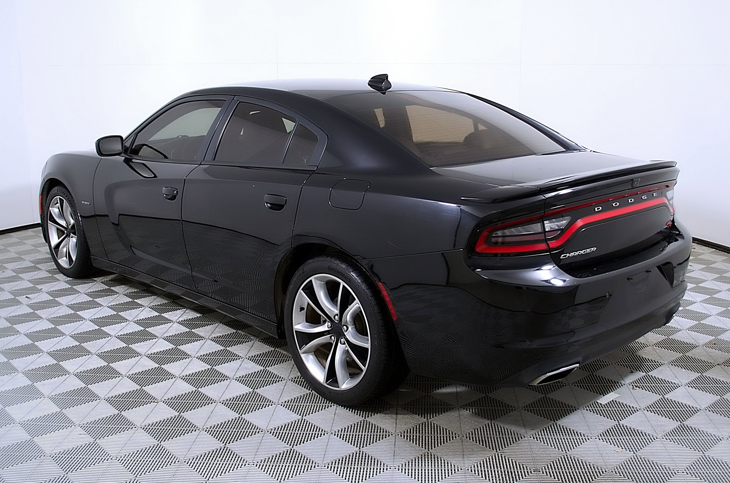 Used 2015 Dodge Charger R/T image 9