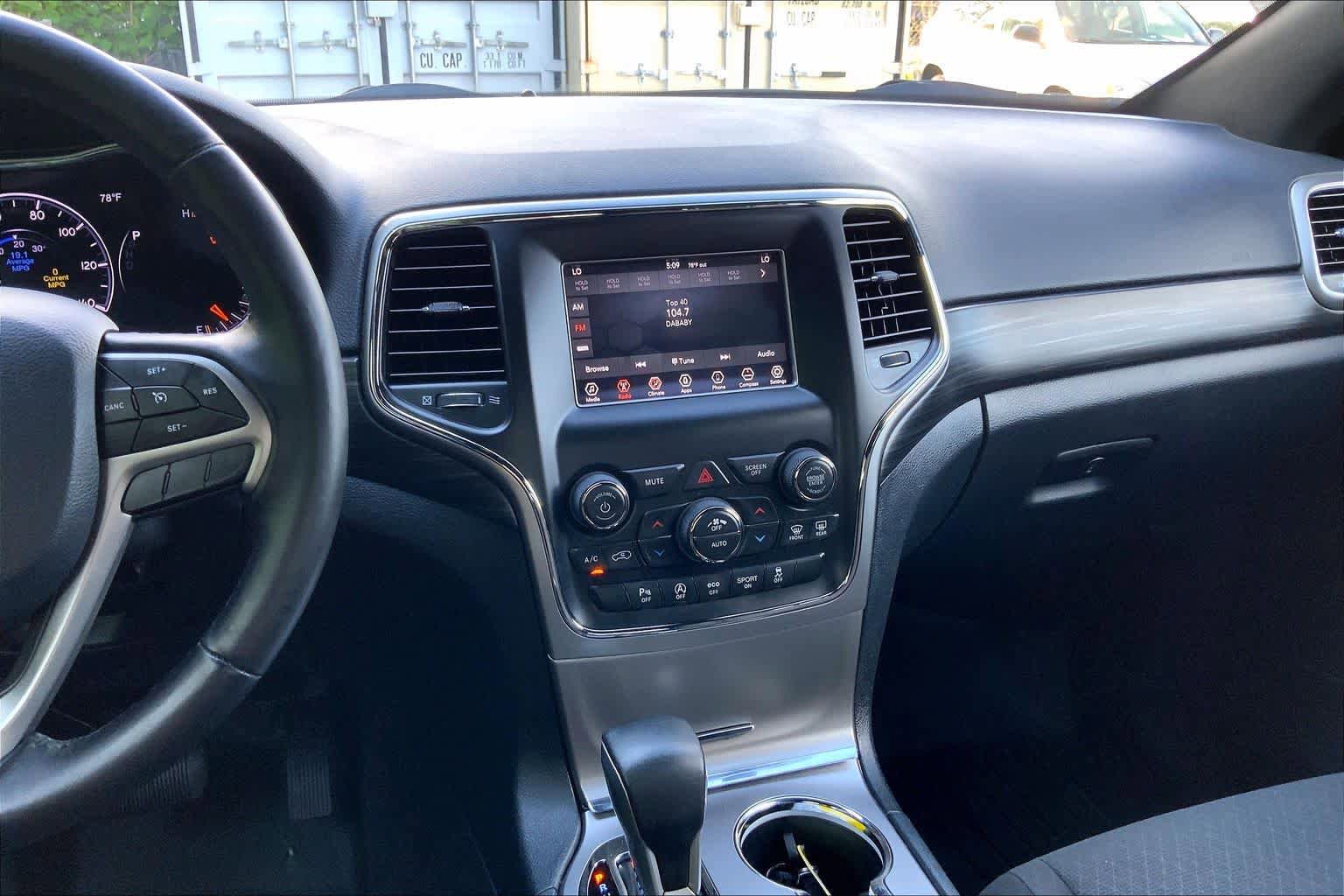 Used 2020 Jeep Grand Cherokee Laredo AWD/4WD image 7