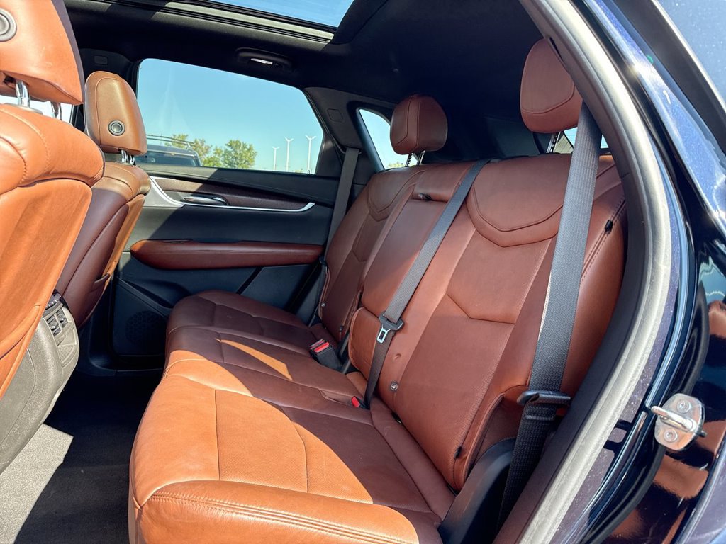 Used 2021 Cadillac XT5 Premium Luxury w/ LPO, Premium Carpet Package AWD/4WD image 23