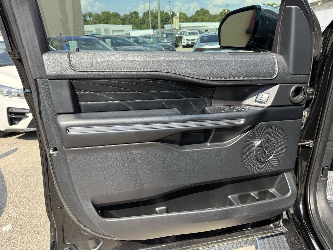 Used 2018 Ford Expedition Platinum AWD/4WD image 38