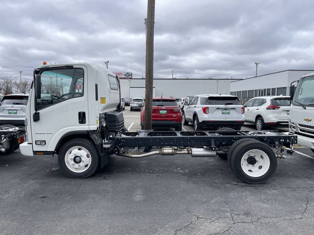 New 2024 Chevrolet Low Cab Forward 5500XG RWD image 3