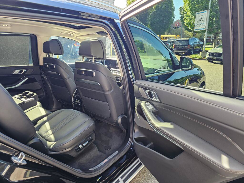 Used 2025 BMW X7 xDrive40i AWD/4WD image 14