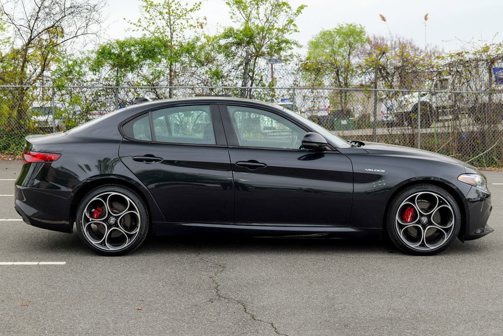 Used 2022 Alfa Romeo Giulia Veloce AWD/4WD image 8