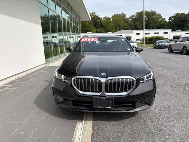 Certified 2024 BMW 530i xDrive w/ Premium Package AWD/4WD image 4