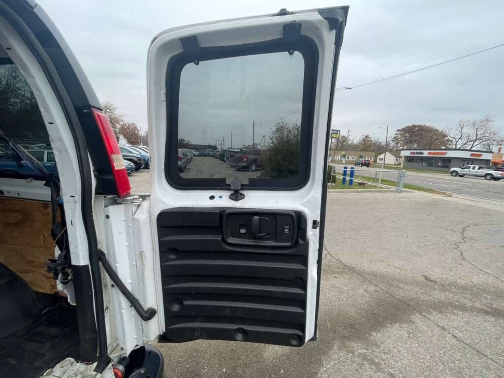 Used 2009 Chevrolet Express 1500 w/ Power Package image 16