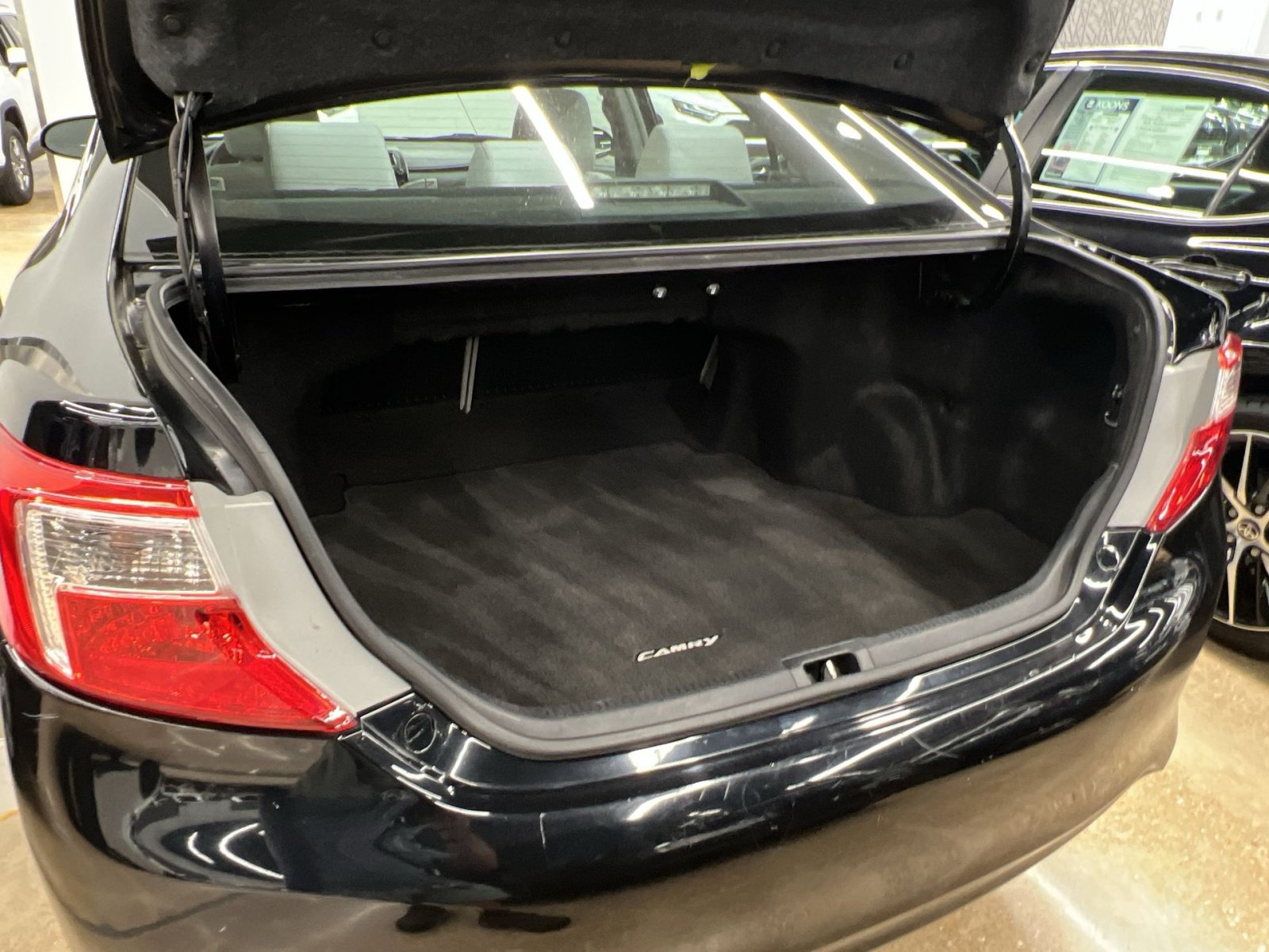 Used 2014 Toyota Camry LE w/ Moonroof Package FWD image 20