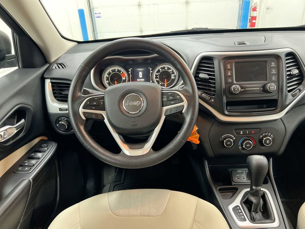 Used 2016 Jeep Cherokee Sport image 14