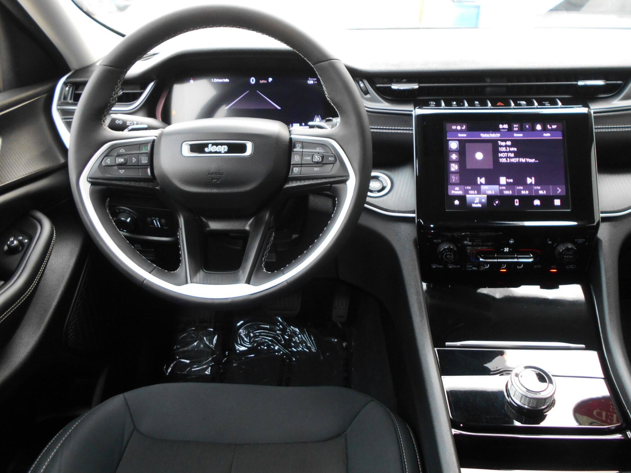 Certified 2023 Jeep Grand Cherokee Laredo w/ Luxury Tech Group I AWD/4WD image 4