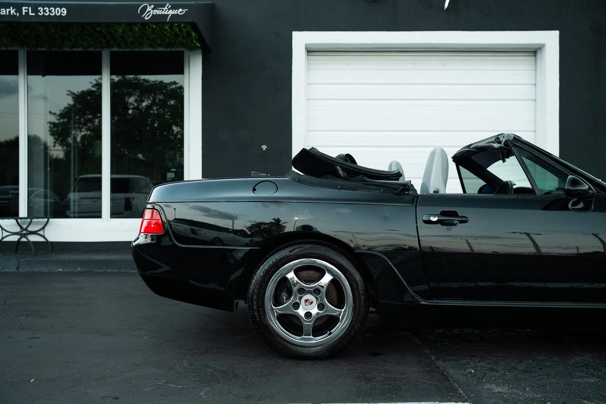 Used 1995 Porsche 968 Cabriolet RWD image 9