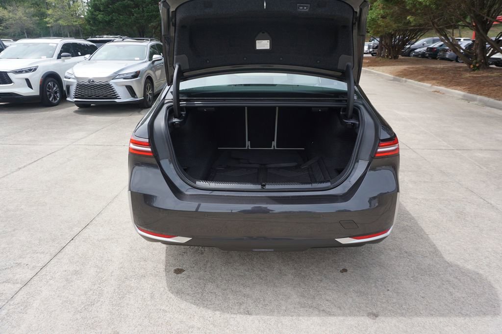 Used 2025 BMW 530i xDrive w/ Premium Package image 14