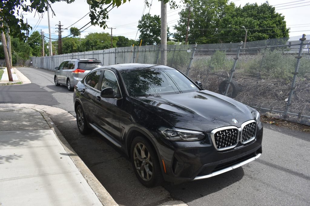 Used 2024 BMW X4 xDrive30i w/ Parking Assistance Package AWD/4WD image 4