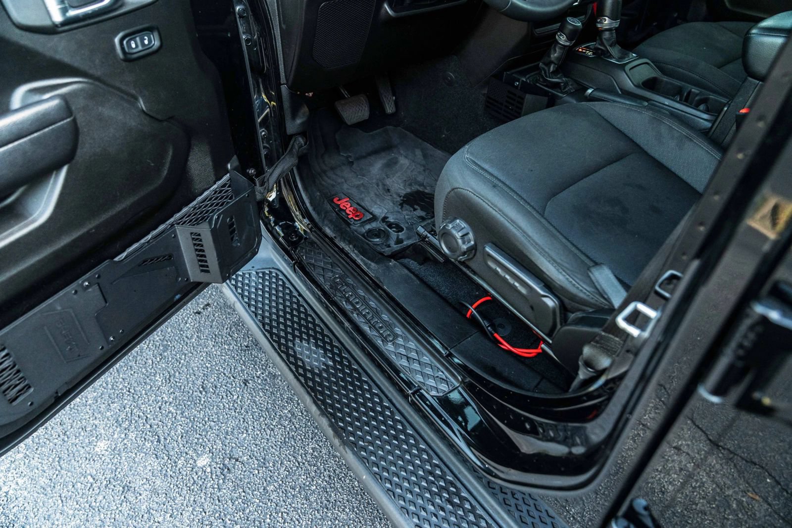 Used 2023 Jeep Gladiator Sport AWD/4WD image 6