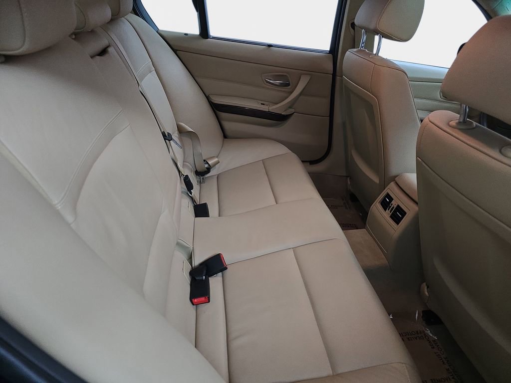 Used 2011 BMW 328i xDrive Sedan AWD/4WD image 13