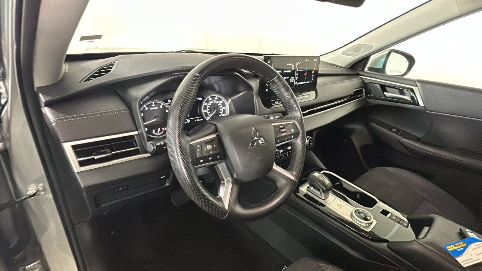 Used 2025 Mitsubishi Outlander SE AWD/4WD image 15