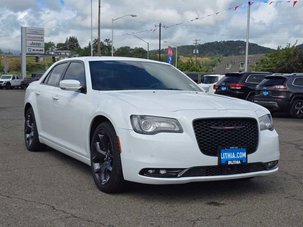 Used 2023 Chrysler 300 S w/ Comfort Group image 7
