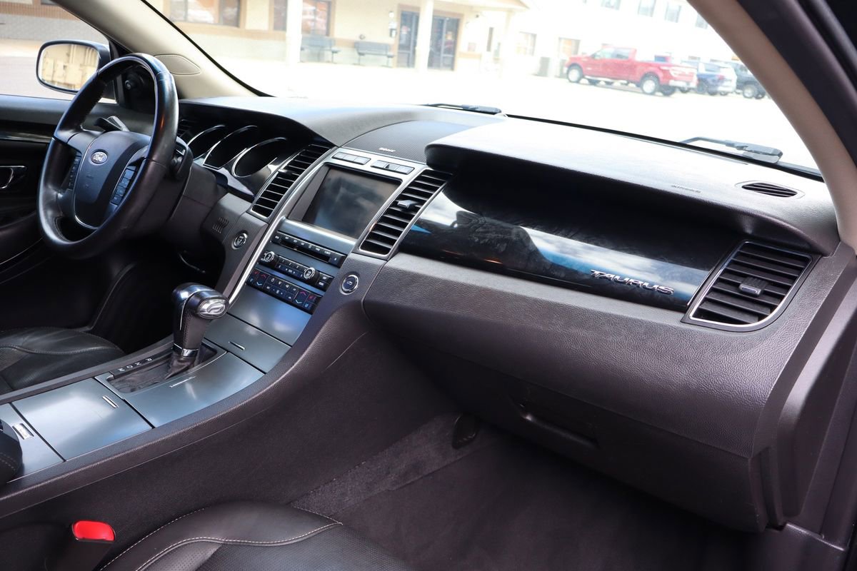 Used 2010 Ford Taurus Limited image 17