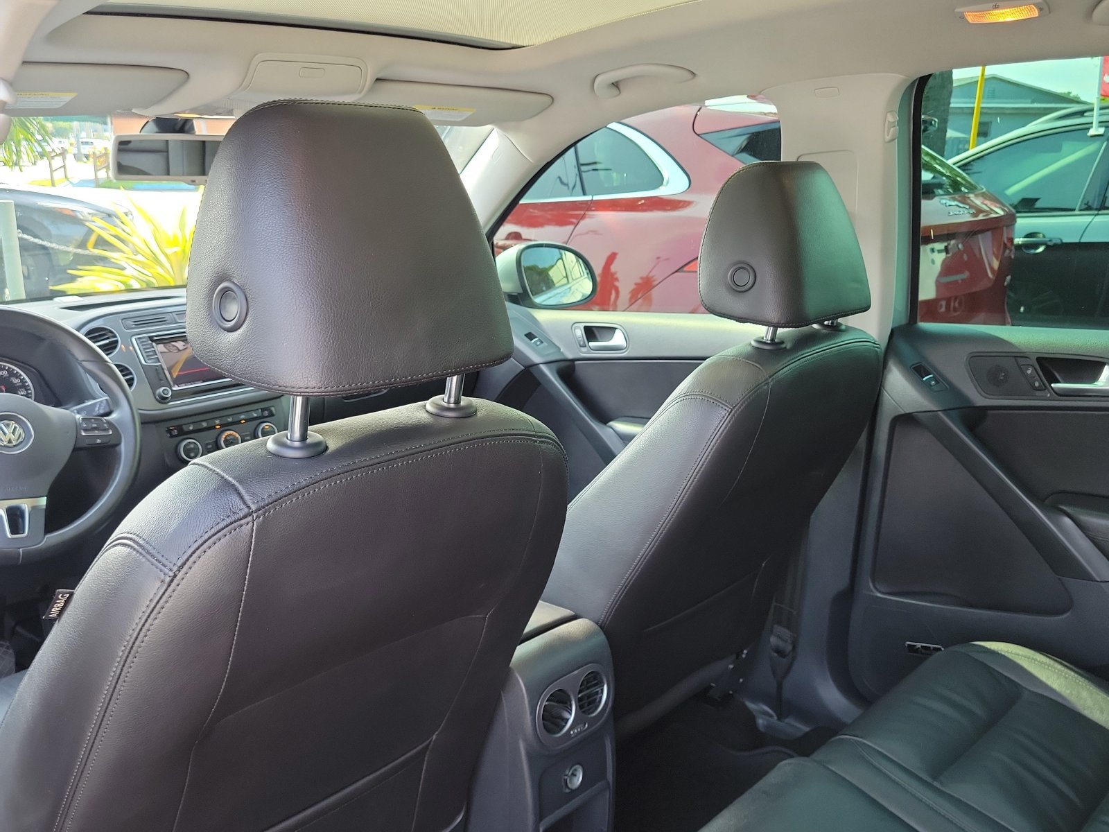 Used 2017 Volkswagen Tiguan SEL FWD image 12