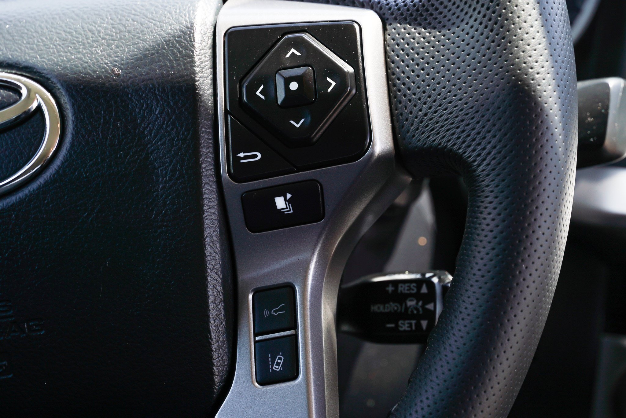 Used 2023 Toyota Tacoma SR5 AWD/4WD image 34