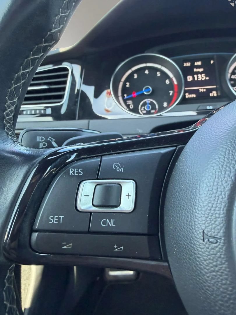 Used 2015 Volkswagen Golf R 4-Door AWD/4WD image 24