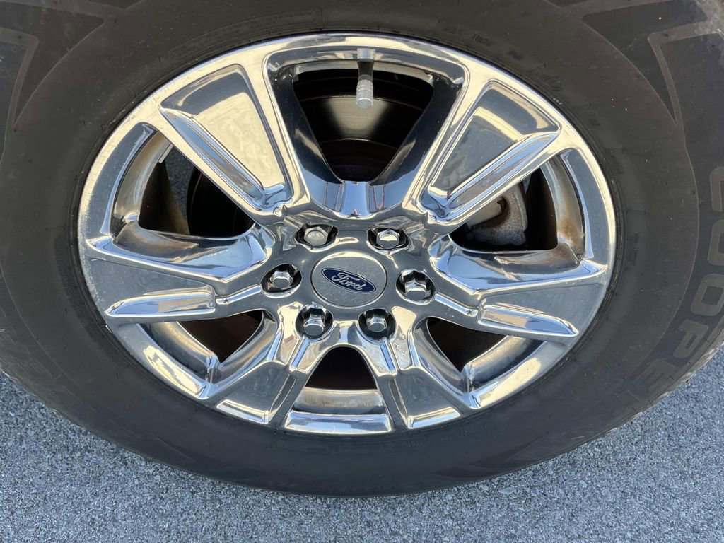 Used 2017 Ford F150 XLT w/ Equipment Group 302A Luxury image 11