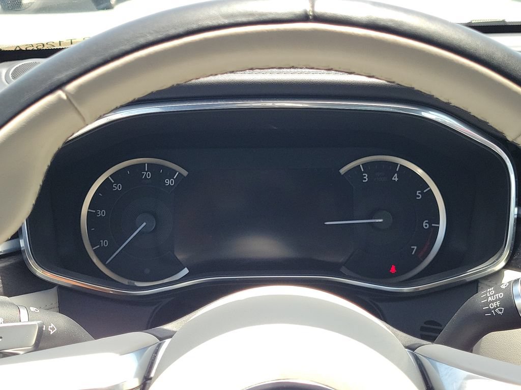 Used 2022 Jaguar XF SE RWD image 27