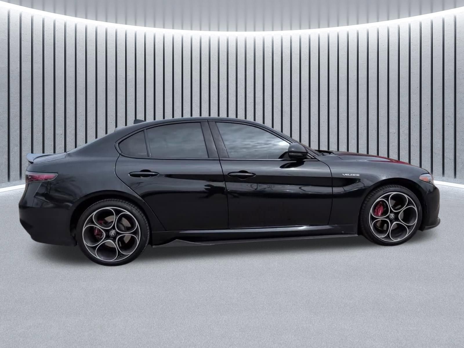Used 2024 Alfa Romeo Giulia Veloce image 6