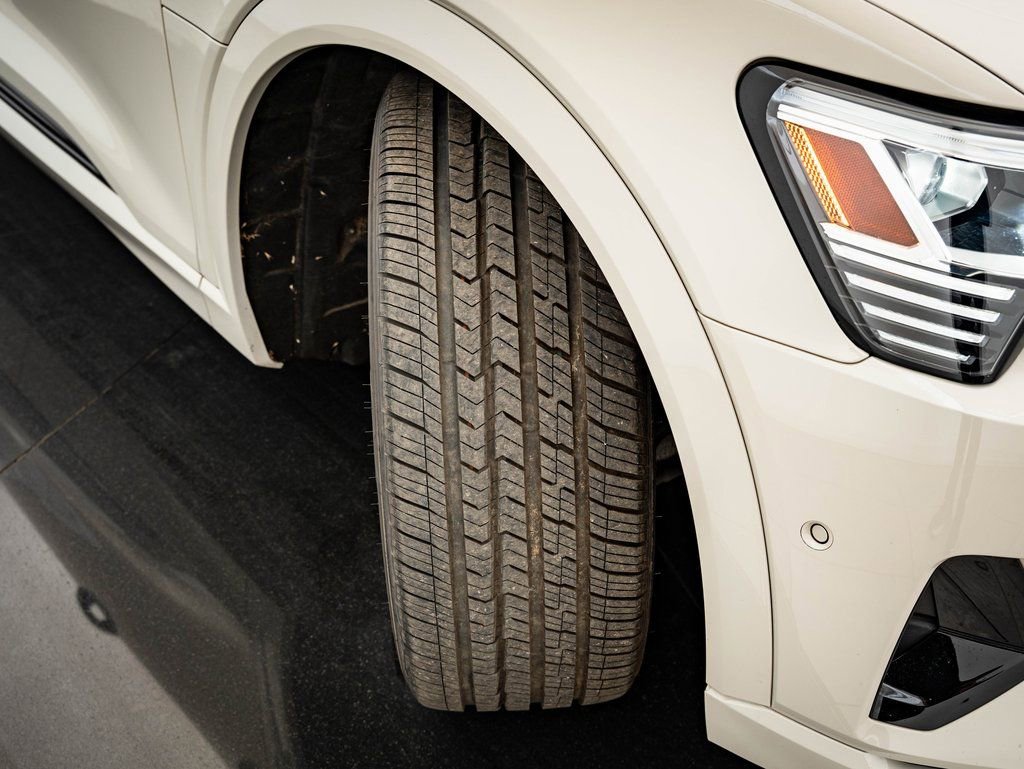 Used 2022 Audi e-tron Premium Plus w/ Premium Plus Package image 39