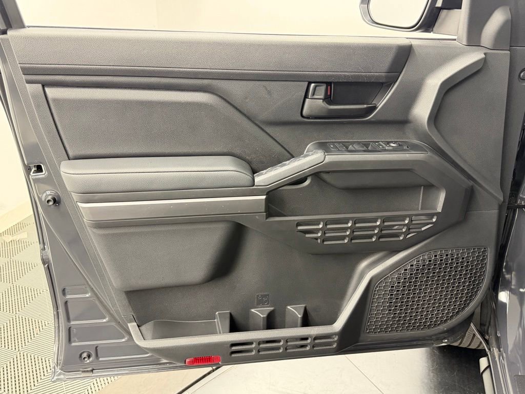 Used 2025 Toyota Tacoma SR5 AWD/4WD image 19