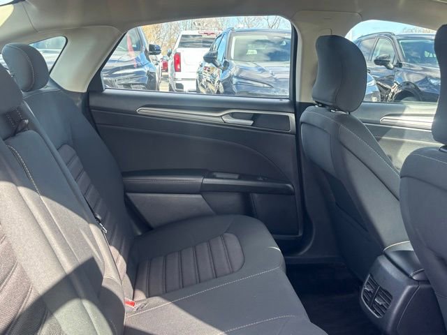 Used 2018 Ford Fusion SE image 16