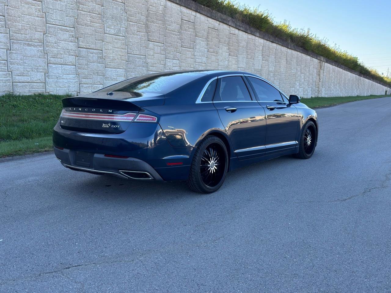 Used 2017 Lincoln MKZ Reserve w/ Climate Package FWD image 3