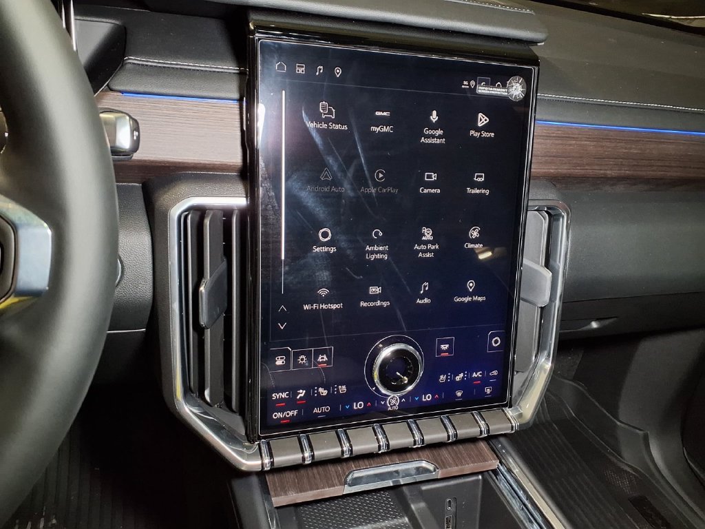 New 2027 GMC Acadia Denali w/ LPO, Floor Liner Package FWD image 18