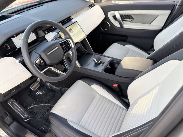Used 2025 Land Rover Discovery Sport Dynamic SE image 4