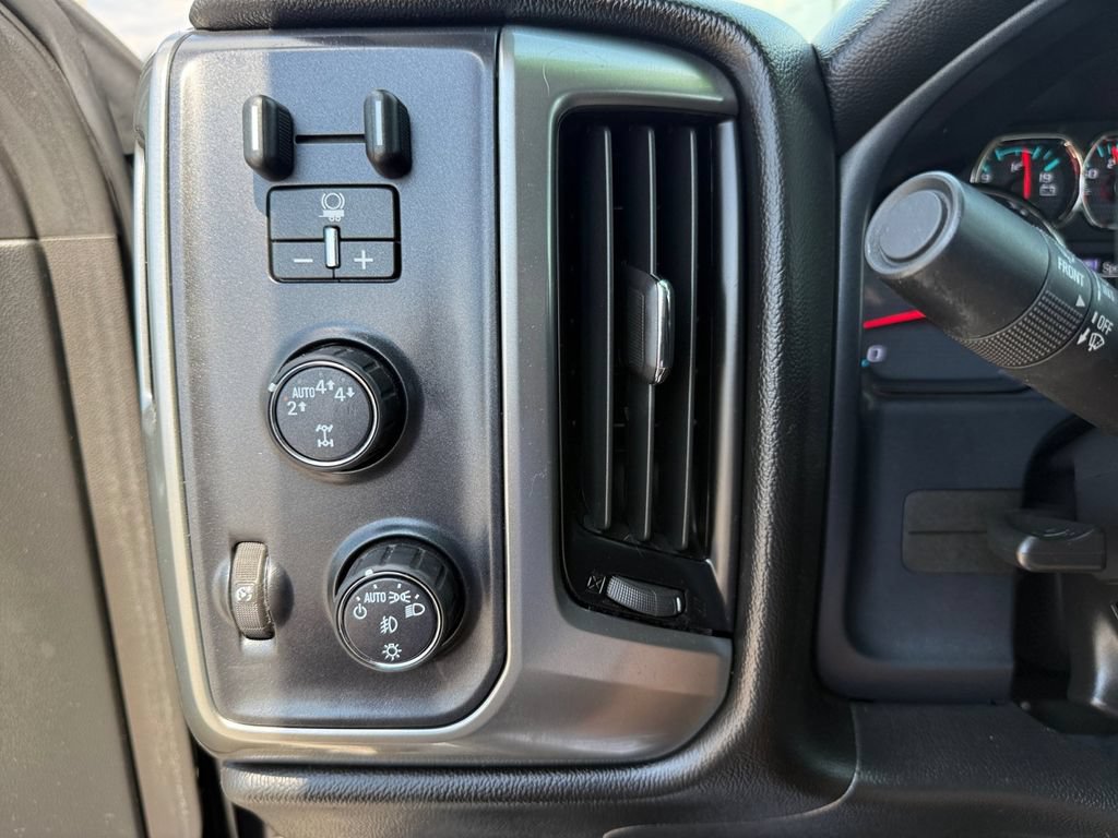 Used 2018 Chevrolet Silverado 1500 LT w/ All Star Edition AWD/4WD image 24