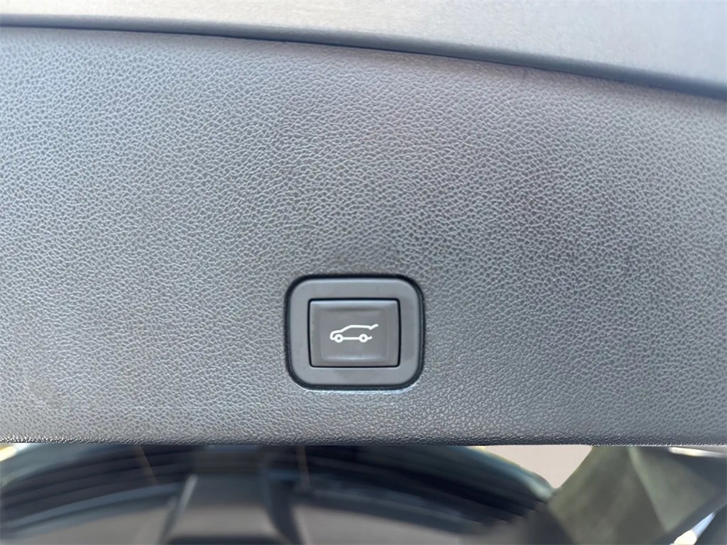 Certified 2025 Cadillac XT6 Premium Luxury w/ Platinum Package image 13