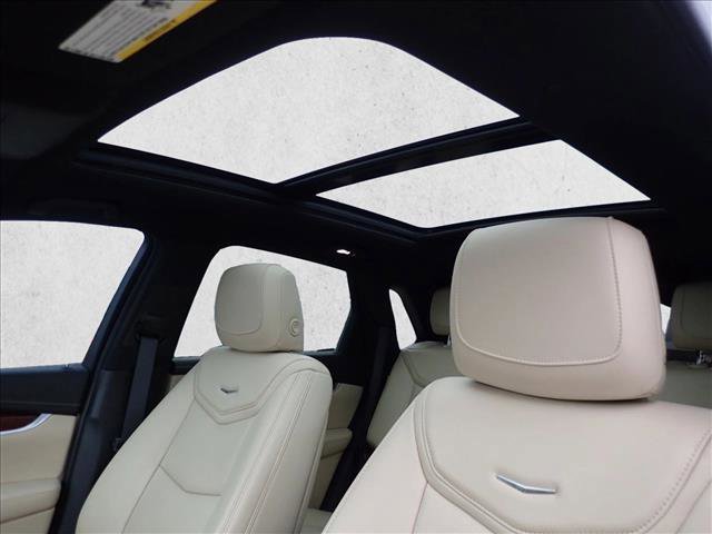 Used 2017 Cadillac XT5 Luxury w/ Driver Awareness Package image 14