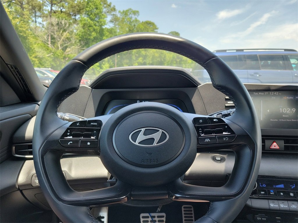 Used 2025 Hyundai Elantra Sport image 12