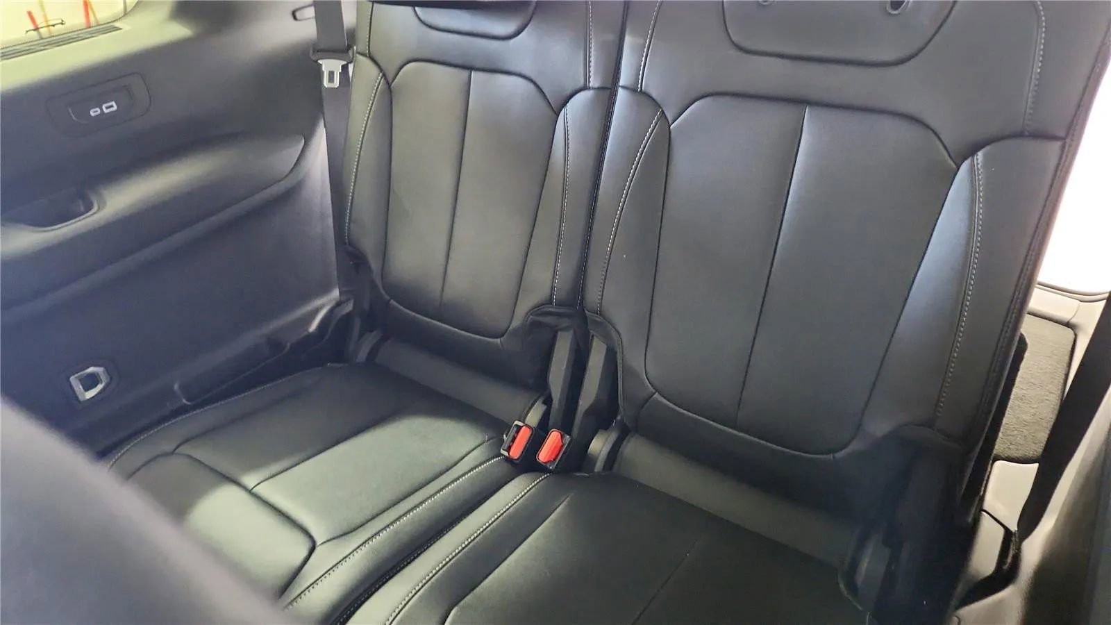 Used 2022 Jeep Grand Cherokee L Limited image 34