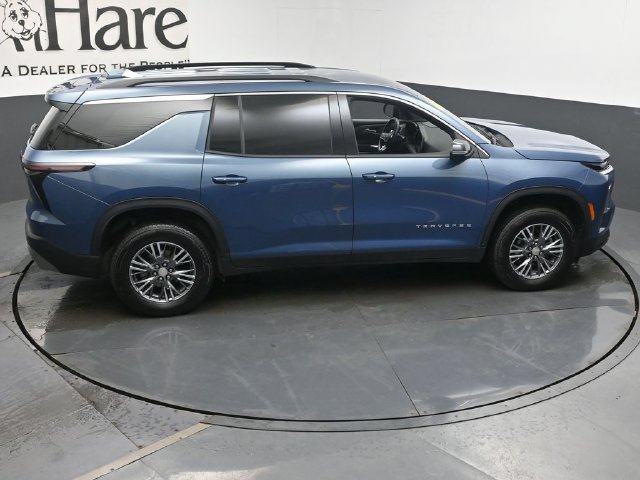 Used 2025 Chevrolet Traverse LT FWD image 46