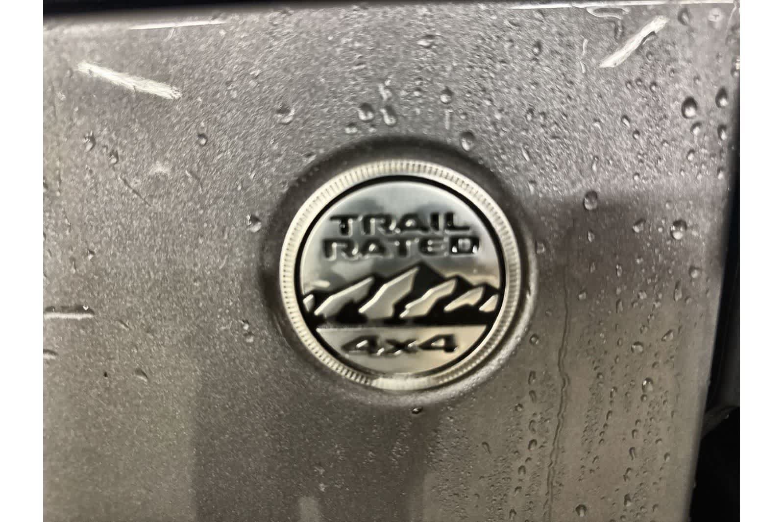 Used 2018 Jeep Wrangler Unlimited Sahara AWD/4WD image 13